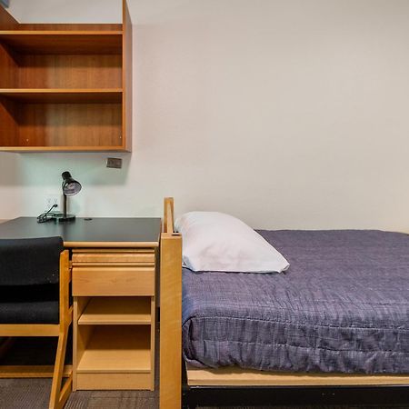 Pacific Spirit Hostel แวนคูเวอร์ ภายนอก รูปภาพ