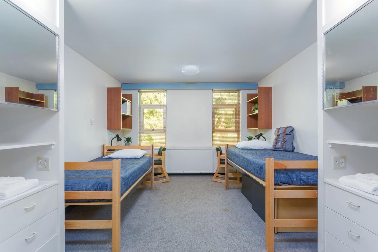 Pacific Spirit Hostel แวนคูเวอร์ ภายนอก รูปภาพ